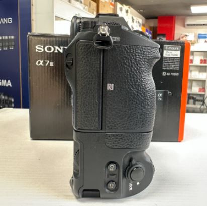 Sony A7III + Battery Grip + Sony FE 24-105 F4 G OSS Demo da Vetrina (2.273 scatti) Sony A7III + Battery Grip + Sony FE 24-105 F4 G OSS Demo da Vetrina (2.273 scatti)
